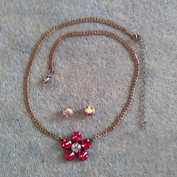 Swarovski Crystal Floral Necklace and Post Earrings - Picture 7 of 7